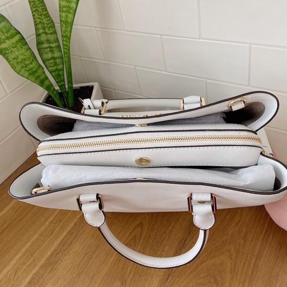 Michael Kors Savannah Medium Satchel - Picture 3 of 4